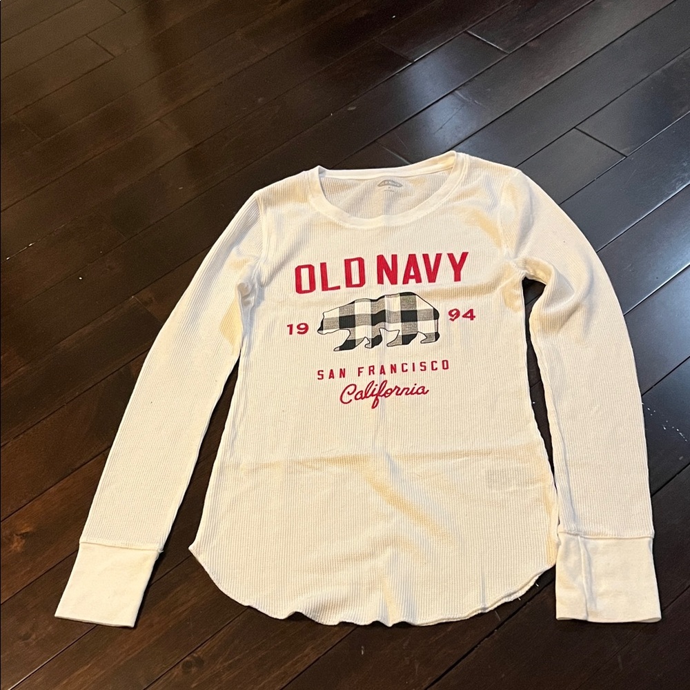 Old Navy graphic long sleeve tee, waffle fabric white with black and red print.